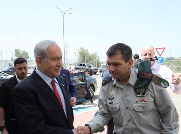Archivo - El primer ministre d'Israel, Benjamin Netanyahu, i el cap de la intel·ligència israeliana, Aharon Haliva