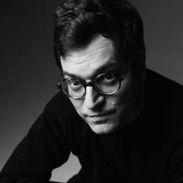 El jueves 25 de abril, La Malagueta recibe al escritor Miqui Otero, que presentará 'Orquesta', su última novela, en el marco del ciclo 'Entrelíneas'.