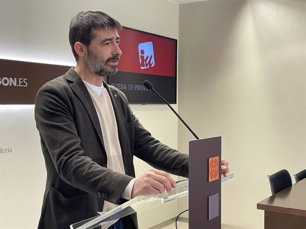 Archivo - El diputado de IU Aragón, Álvaro Sanz.