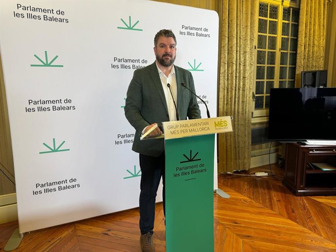 Archivo - El portavoz de MÉS en el Parlament, Lluís Apesteguia.