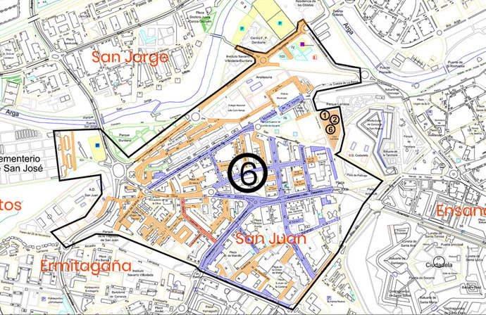 Los residentes en Casco Antiguo, Ensanches y San Juan podrán estacionar sin ticket en la zona naranja junto a Larraina