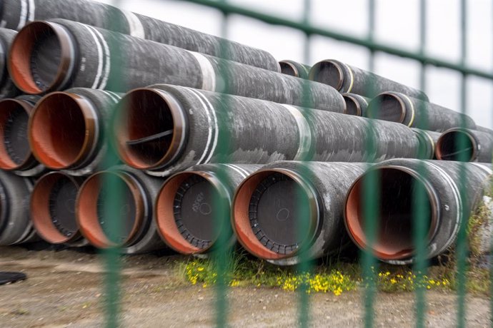 Archivo - 27 September 2022, Mecklenburg-Western Pomerania, Lubmin: Unused pipes for the Nord Stream 2 Baltic gas pipeline are stored on the site of the Port of Mukran. After a pressure drop was detected in a short time for the two Baltic Sea pipelines No