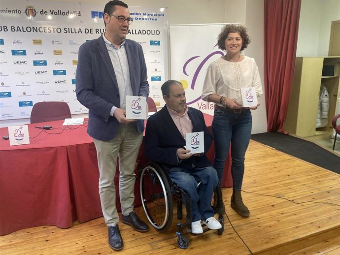Javier González (i), José Antonio de Castro y Mayte Martínez.