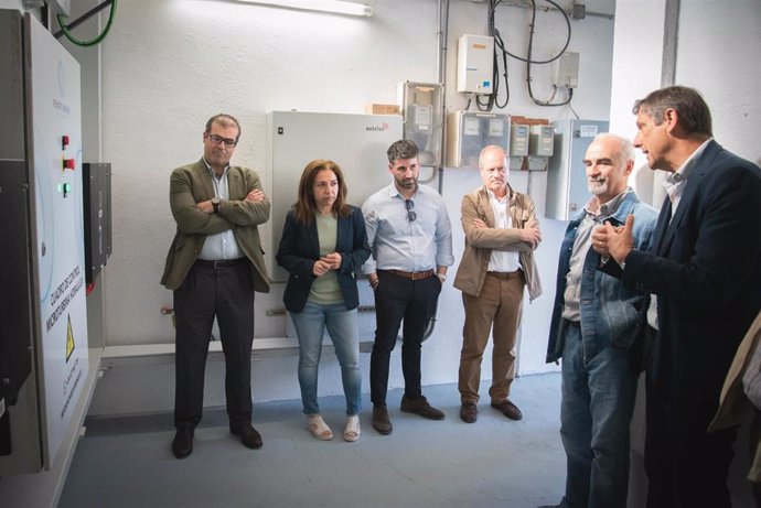 La delegada de Urbanismo y Medio Ambiente del Ayuntamiento de Mérida, Silvia Fernández, en su visita a la ETAP de Mérida