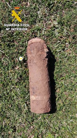 La Guardia Civil de Palencia detona un proyectil hallado en  un parque eólico de Barruelo de Santullán.