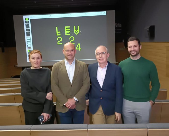 Presentación del L.E.V. Festival (Laboratorio de Electrónica Visual), en la antigua Escuela de Comercio de Gijón.