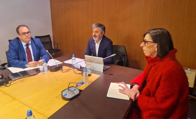 El comisionado del Corredor Atlántico, José Antonio Sebastián; el consejero de Fomento, Cooperación Local y Prevención de Incendios, Alejandro Calvo; y la consejera de Transición Ecológica, Industria y Desarrollo Económico, Nieves Roqueñí.