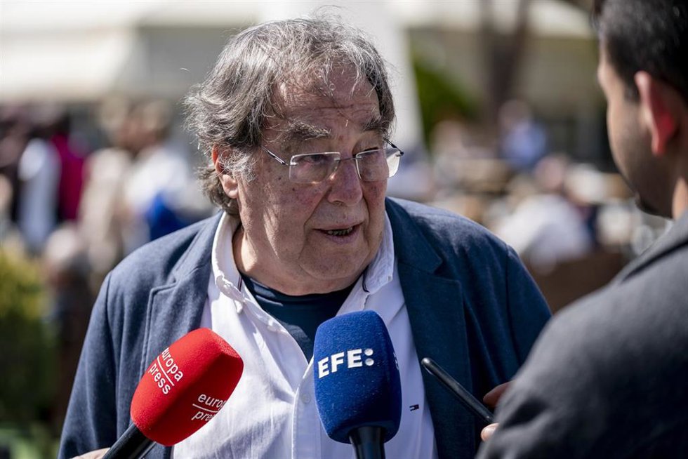 Archivo - El jurista y catedrático Francesc de Carreras realiza declaraciones a la prensa.
