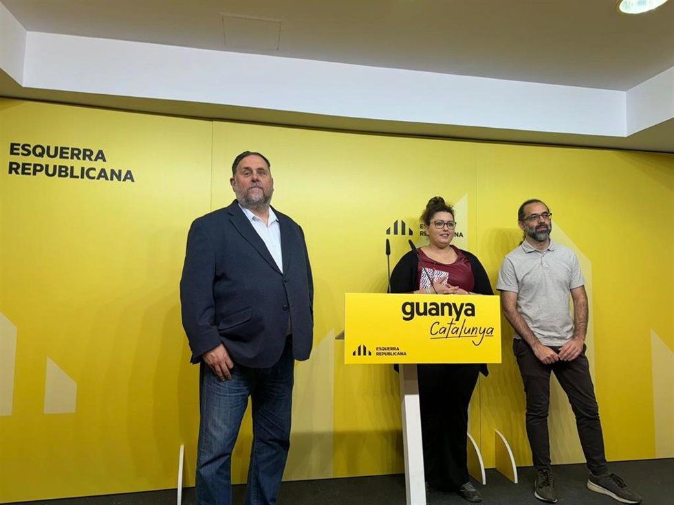 El presidente de ERC, Oriol Junqueras, junto a la número 18 por Barcelona, Yasmina Sánchez
