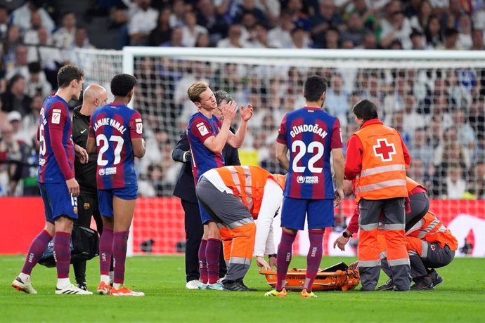 Frenkie de Jong of FC Barcelona gets injured during the Spanish League, LaLiga EA Sports, football match played between Real Madrid and FC Barcelona at Santiago Bernabeu stadium on April 21, 2024 in Madrid, Spain.