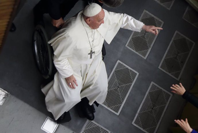 20 April 2024, Vatican: Pope Francis arrives to lead the audience with pilgrims from the Dioceses of Cesena-Sarsina, Savona and Imola in Paul VI Audience Hall at the Vatican. Photo: Evandro Inetti/ZUMA Press Wire/dpa