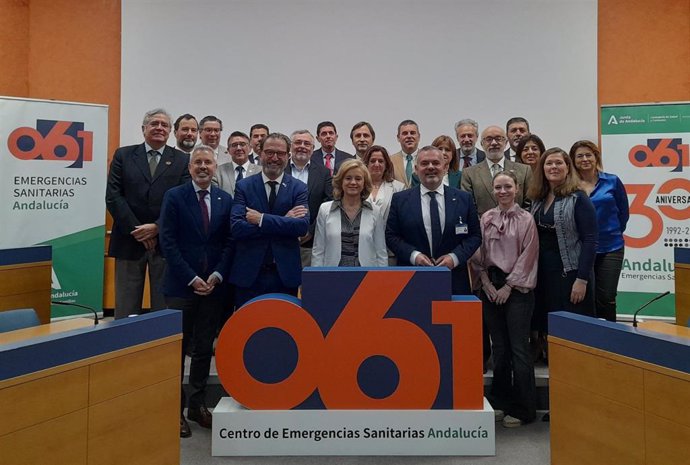 La viceconsejera de Salud y Consumo visita la sede del Centro de Emergencias Sanitarias 061