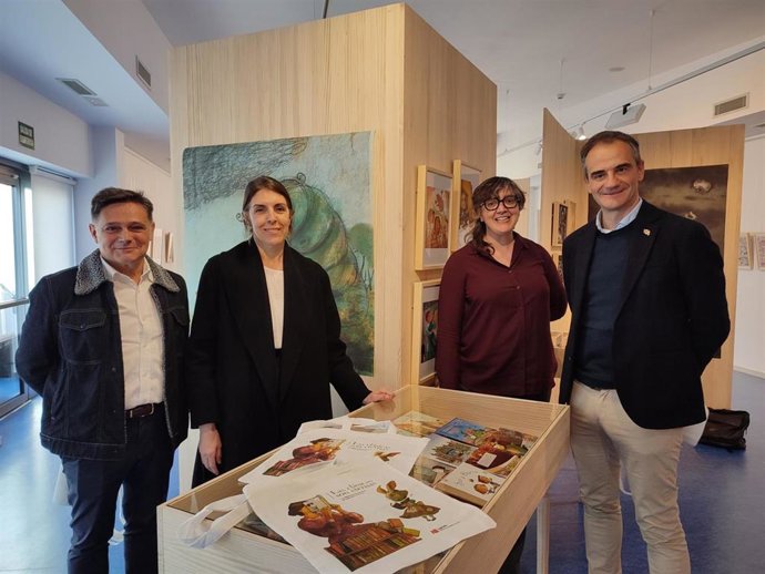 Biblioteca Azcona se engalana para celebrar el Día del libro con una exposición del ilustrador riojano Manuel Romero