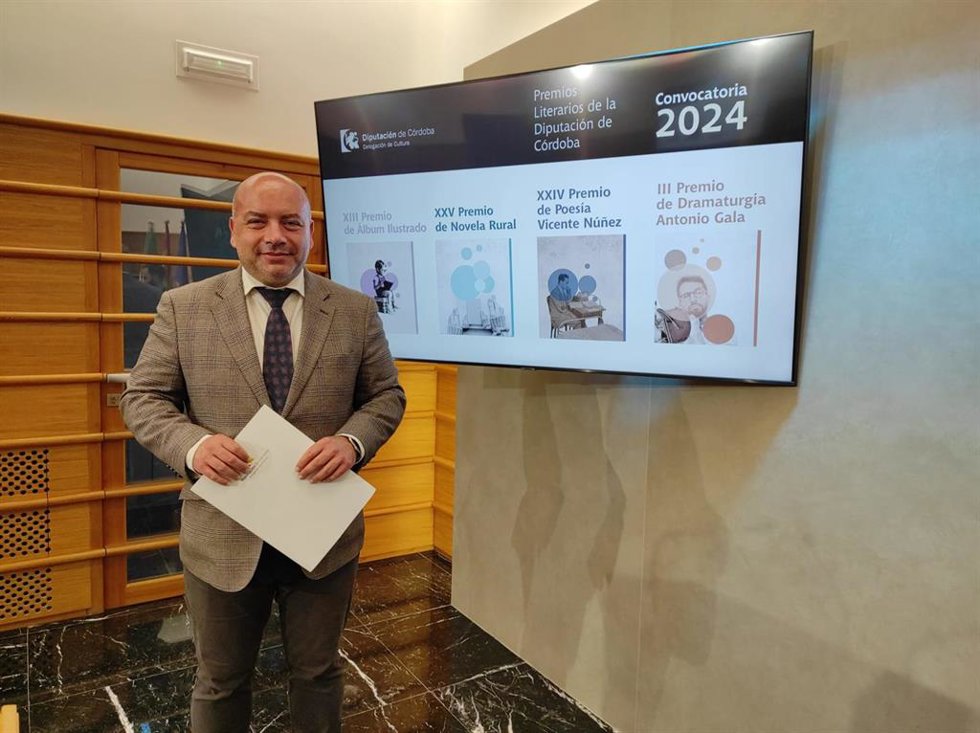 El delegado de Cultura, Gabriel Duque, en la presentación de los premios literarios de la Diputación de Córdoba.