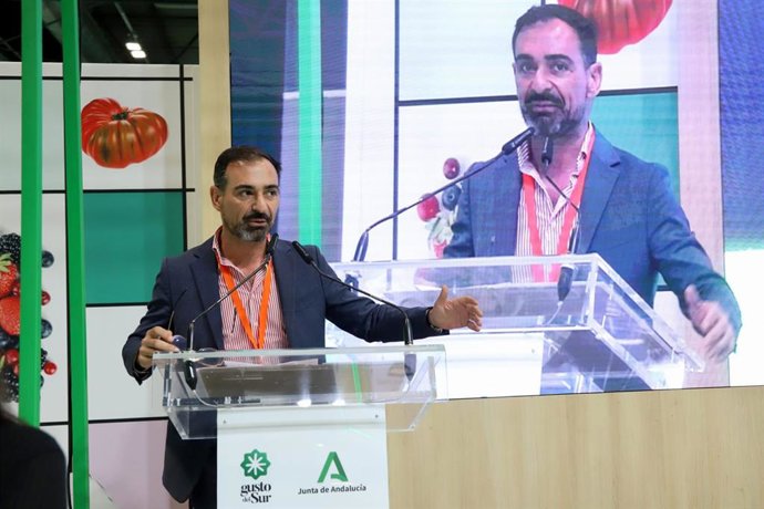 El presidente de Iprodeco y vicepresidente tercero de la Diputación, Félix Romero, en la inauguración del Salón Gourmet.