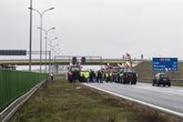 Foto: Ucrania.-Los transportistas polacos ponen fin a casi tres meses de bloqueos en uno de los cruces fronterizos con Ucrania