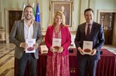 Foto: La alcaldesa de Huelva presenta el libro ganador del Premio de Investigación Diego Díaz Hierro