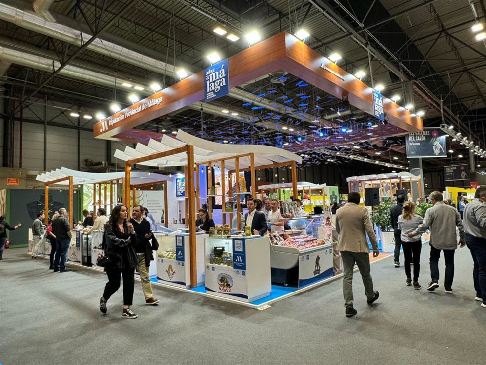 Un total de 34 empresas productoras malagueñas, procedentes de 26 municipios malagueños,  han tenido la oportunidad de viajar hasta el Salón Gourmets de Madrid para dar a conocer las cerca de 500 referencias delicatessen elaboradas en la provincia.