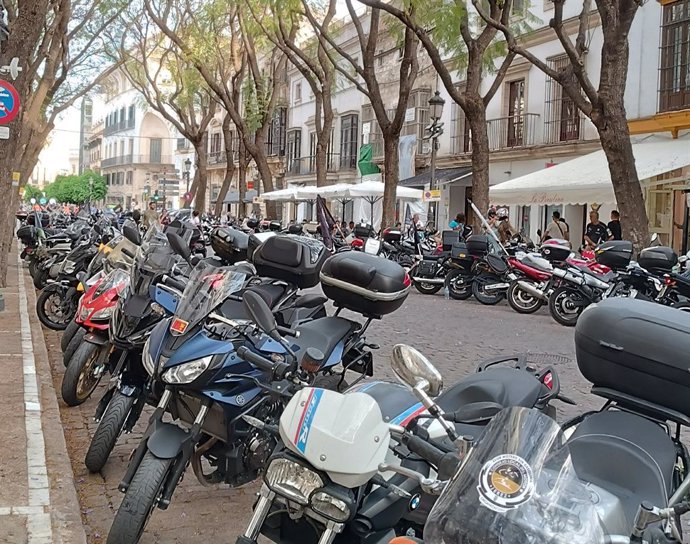 Motos aparcadas en el centro de Jerez con motivo del Gran Premio de España de Motociclismo DE 2023. ARCHIVO.