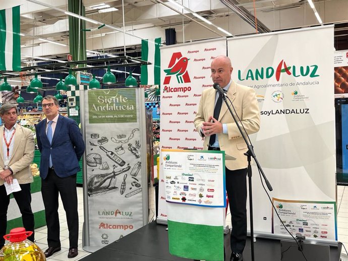 La presentación de la acción promocional ha tenido lugar en uno de los supermercados Alcampo en Sevilla capital.