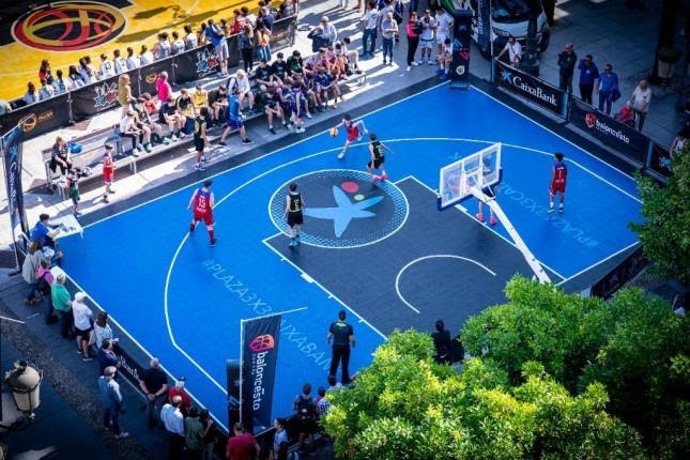 Archivo - Un partido del circuito Plaza 3x3 CaixaBank.