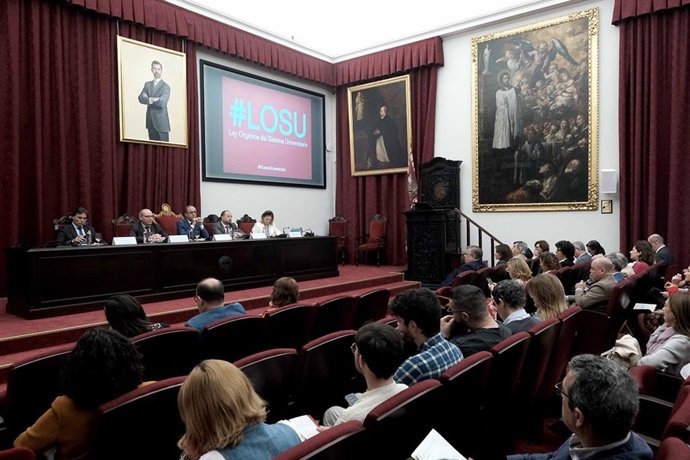 Jornadas sobre los retos de la LOSU en el Paraninfo de la Universidad de Sevilla.