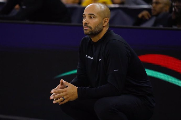 Archivo - El español Jordi Fernández durante un partido como seleccionador de Canadá 