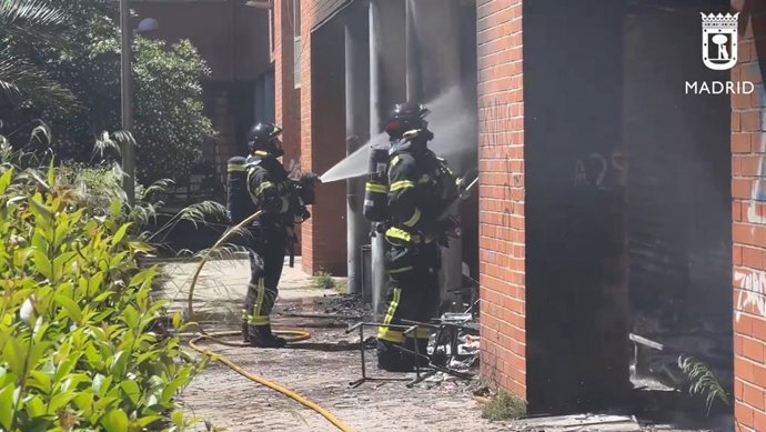 Intervención de los Bomberos en Puente de Vallecas.