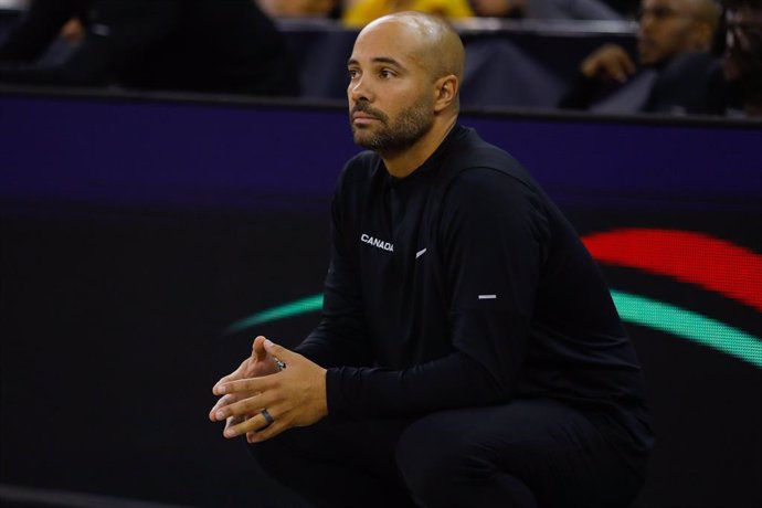 Archivo - Jordi Fernandez, head coach of Canada, in action during City of Granada Tournament for the Centenary of the FEB, basketball match played between Canada and Dominican Republic at Palacio de Deportes on August 17, 2023, in Granada, Spain.