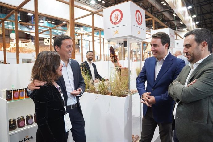 El presidente de la Diputación de Almería en el Salón Gourmets.