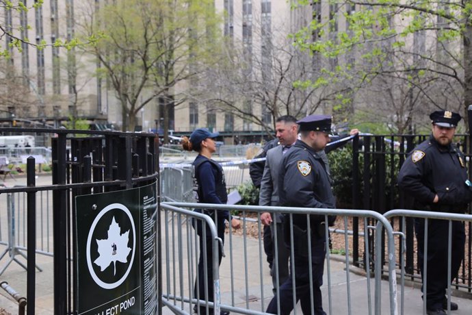NEW YORK, April 19, 2024  -- Law enforcement officials are on duty as investigation goes on outside Manhattan Criminal Court in New York, the United States, on April 19, 2024. A man set himself on fire Friday afternoon outside Manhattan Criminal Court as 