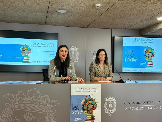 La concejala de Cultura del Ayuntamiento de Alicante, Nayma Beldjilali, en la presentación de la Feria del Libro.