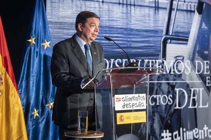 Archivo - El ministro de Agricultura, Pesca y Alimentación, Luis Planas, 