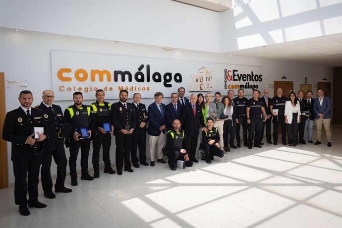 La Escuela de RCP del Colegio de Médicos de Málaga (Commálaga) ha entreagado los Premios de RCP a más de 20 personas e instituciones por su compromiso con la reanimación cardiopulmonar.