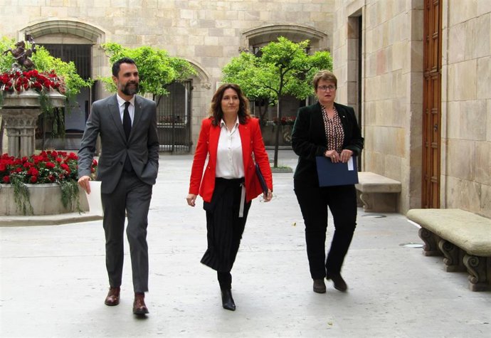 La vicepresidenta de la Generalitat, Laura Vilagrà, junto a la consellera de Educación, Anna Simó, y el conseller de Empresa y Trabajo, Roger Torrent