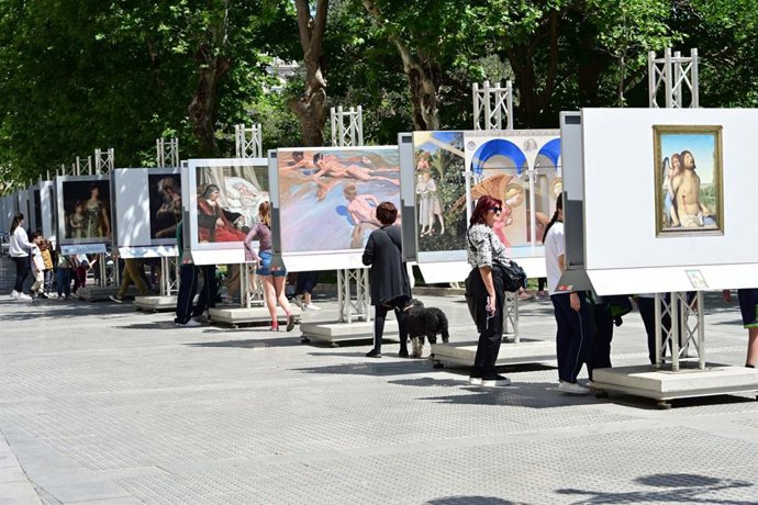 Exposición 'El Prado en las calles' en la Plaza de España de Cádiz