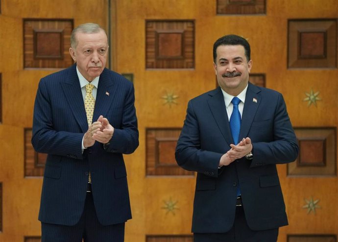 El presidente turco, Recep Tayyip Erdogan, y el primer ministro de Irak, Mohamed Shia al Sudani