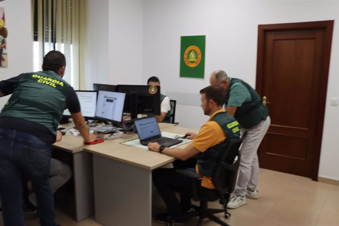 Agentes del 'Equipo@' de la Comandancia de la Guardia Civil de Córdoba.