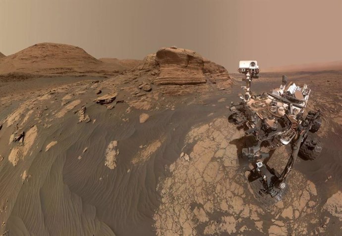 Archivo - El rover Curiosity de la NASA en Marte  