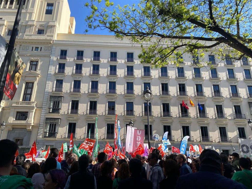 Concentración frente a la sede de la Consejería de Educación, Ciencia y Universidades