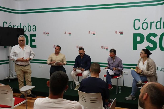 Un momento del desarrollo en la sede del PSOE de Córodba del espacio 'Juventud y roles de género'.