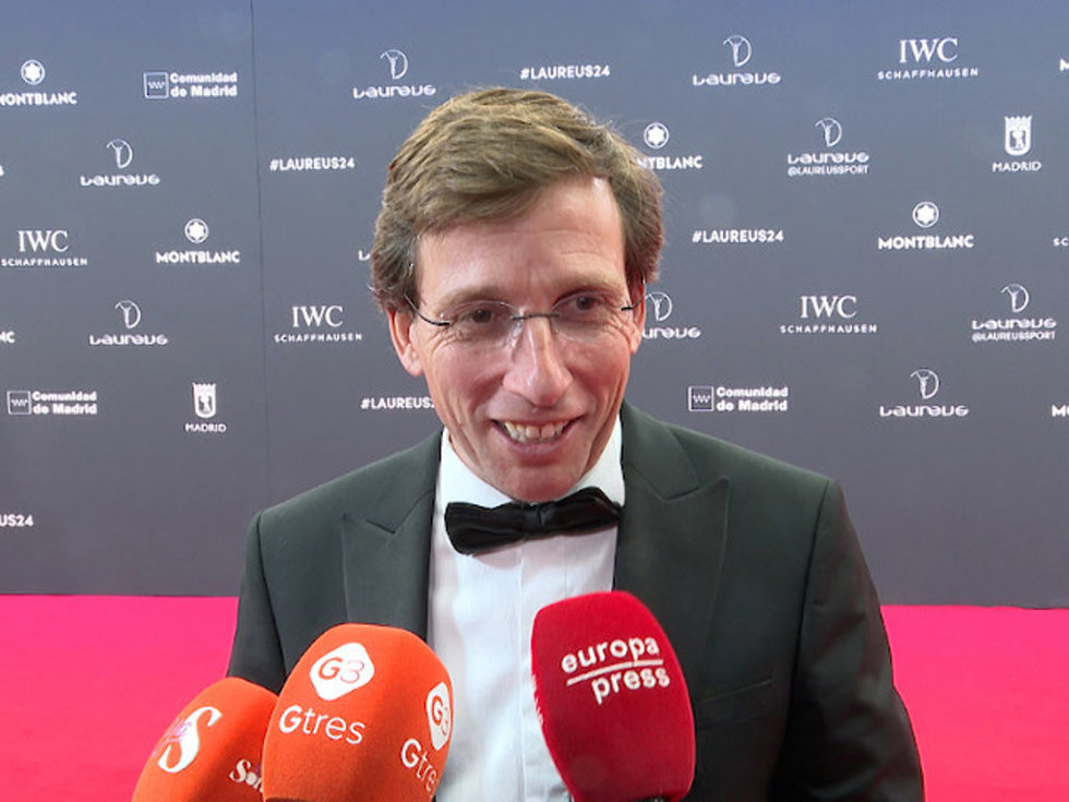 José Luis Martínez-Almeida atendiendo a la prensa en la alfombra roja de los Premios Laureus.