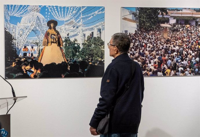 Visita guiada a la exposición 'El Rocío con el color de los sesenta', que acoge hasta el 18 de mayo la Sala de la Provincia de la Diputación