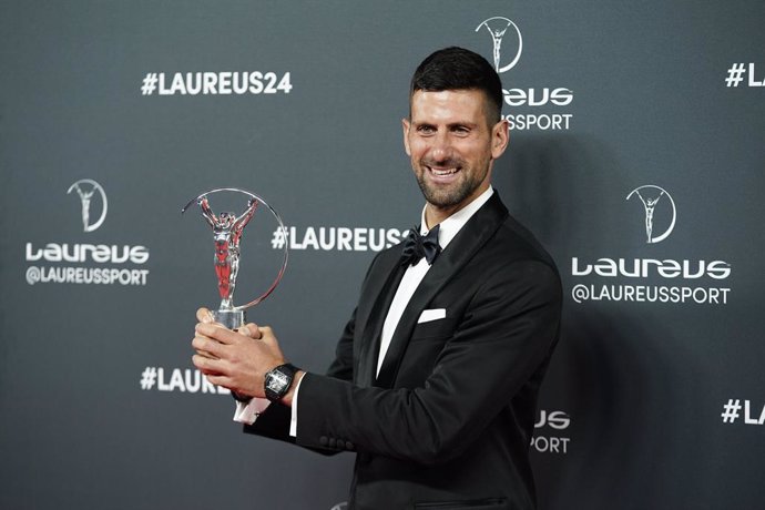 El tenista Novak Djokovic recibe el premio Laureus a 'Deportista Masculino del Año', en la Galería de Cristal, a 22 de abril de 2024, en Madrid (España). El Palacio de Cibeles de Madrid acoge la gala de la 25 edición de los Premios Laureus del Deporte Mun