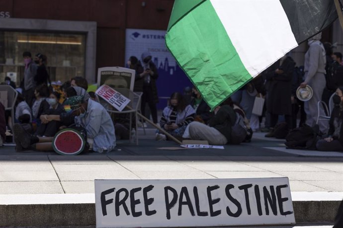 Los estudiantes de la Universidad de Nueva York acampan en solidaridad con la población palestina en la Franja de Gaza