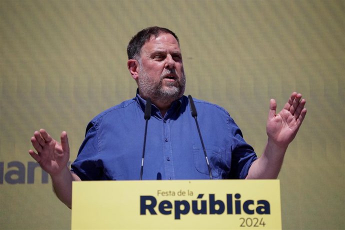 El presidente de ERC, Oriol Junqueras, interviene durante el acto de ERC ‘Festa de la República’, en el paseo Companys, a 13 de abril de 2024, en Barcelona, Catalunya (España)