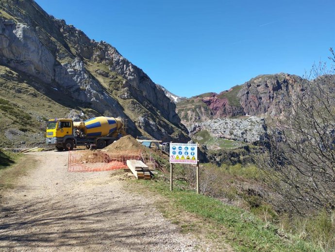 Obras para el mirador del Alto de la Farrapona.