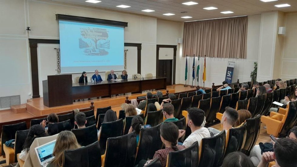 El Área Sanitaria Norte de Málaga y la Facultad de Medicina de la Universidad de Málaga apuestan por la promoción de la salud mental a través de talleres de bienestar emocional