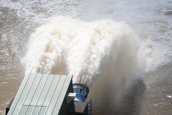 Embalse de Aznalcóllar. A 01 de abril de 2024, en Sevilla (Andalucía, España). Los embalses de la cuenca del Guadalquivir han recibido unos 1.043 hectómetros cúbicos (hm3) de agua con las lluvias que ha traído la borrasca Nelson en la última semana a Anda
