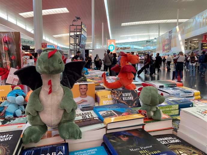 Parada de libros en el Aeropuerto de Barcelona-El Prat.